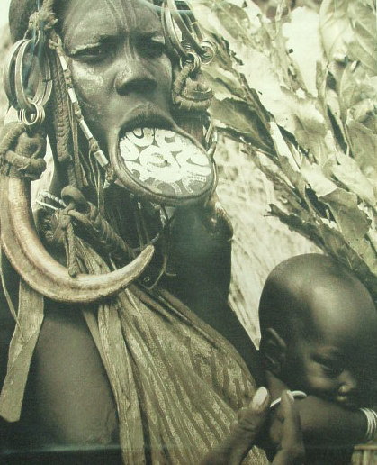 アフリカ部族Ｔシャツ　アフリカのママンＴシャツ　民族Ｔシャツ　アフリカエスニックＴシャツ